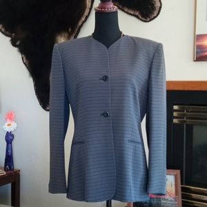 Jones New York women's blazer coat/ suit jacket size 8 beautiful condition.